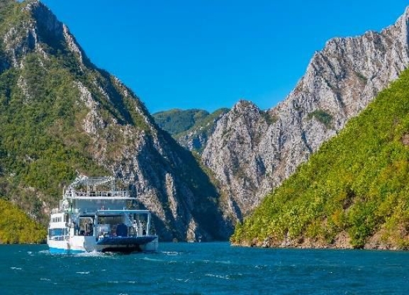 SKAISTĀKAIS VASARAS PIEDZĪVOJUMS ALBĀNIJĀ - KALNI, EZERI, ŪDENSKRITUMI ...